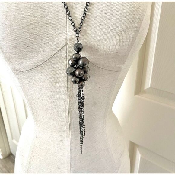 Long black chain beaded cluster necklace - Picture 2 of 12